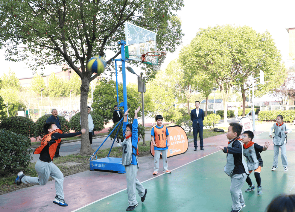 Ning迎来三赛季出色发挥，公牛观众热烈欢呼！